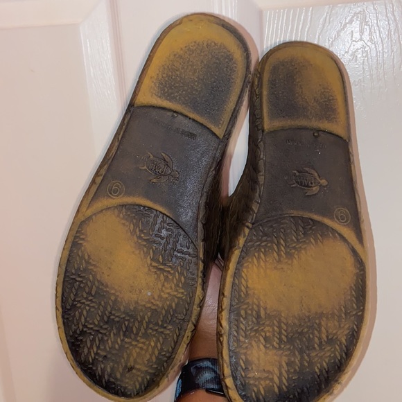 Jandals - Picture 3 of 3